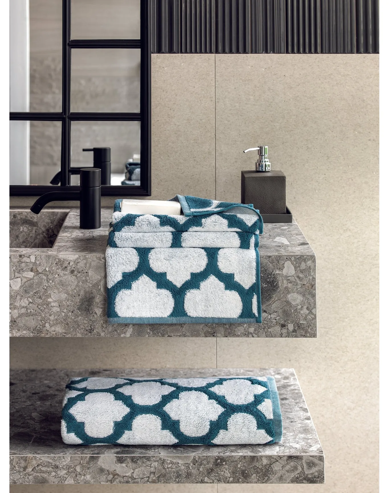 Taylor Towel | White TOGAS