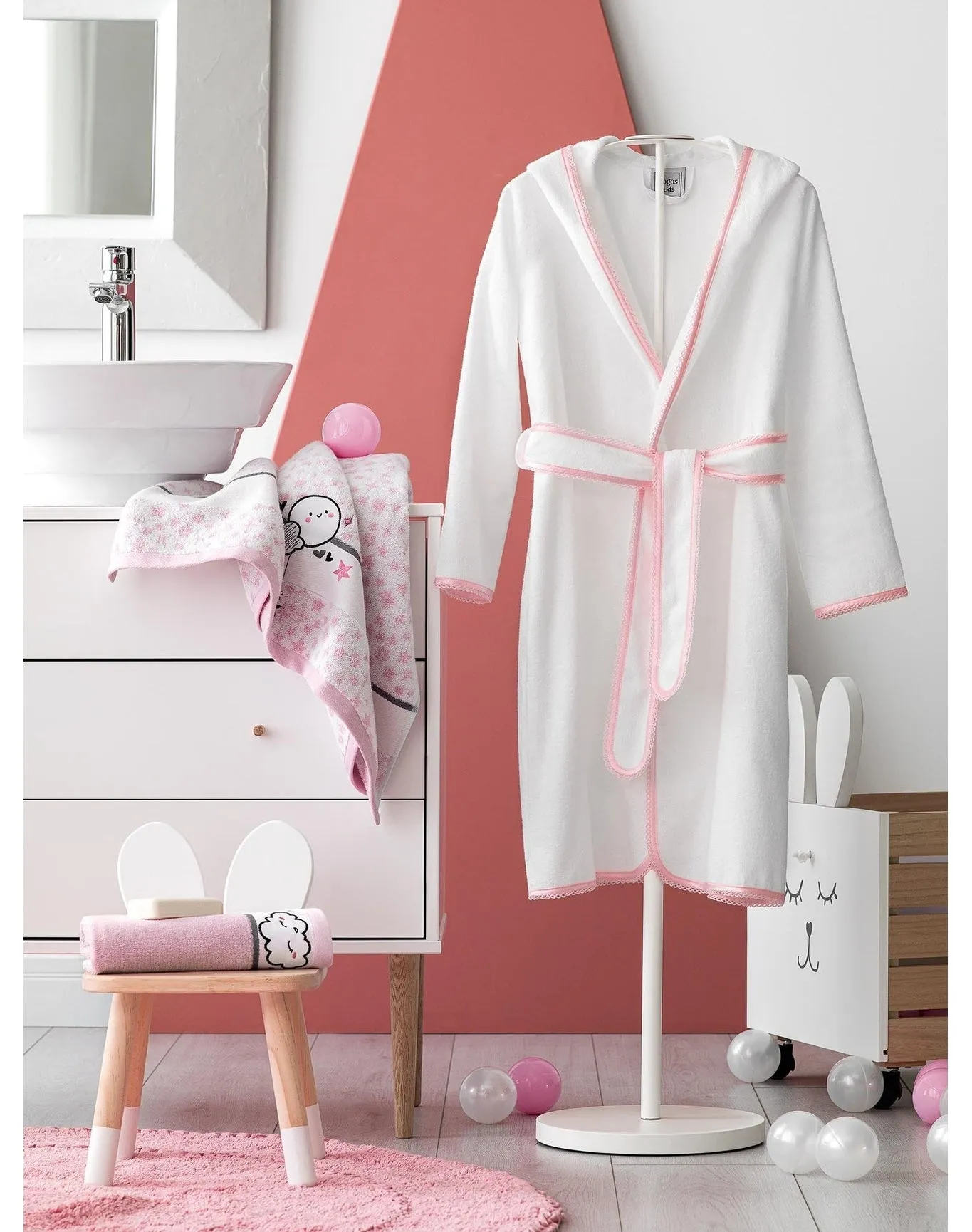 Tracy Bathrobe | White TOGAS
